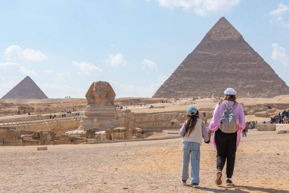 Travelers learning how to visit the Pyramids of Giza and Sphinx
