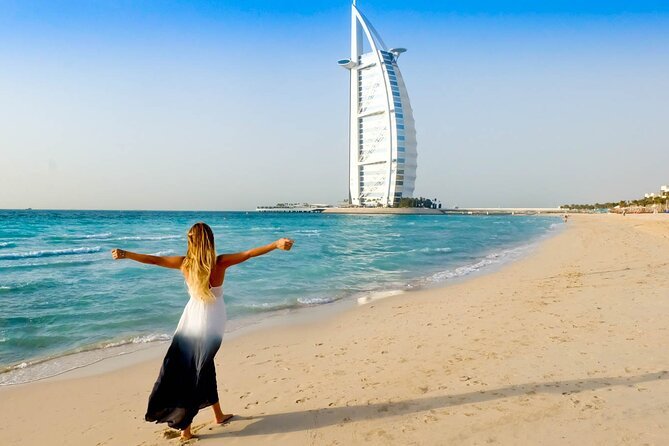 Sunset over Dubai's desert, perfect for the best time to travel to Dubai
