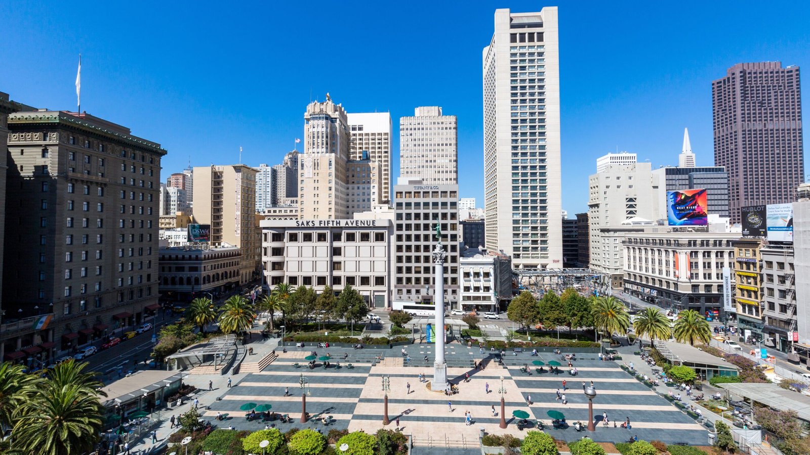 Luxury hotels and shopping in Union Square, San Francisco – top area for first-time visitors