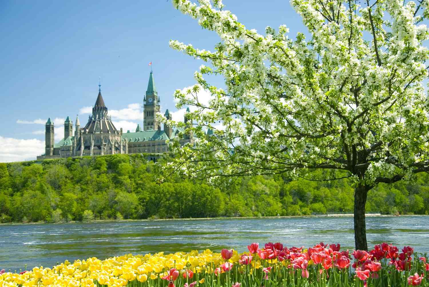 Autumn landscape showing the best time to visit Canada