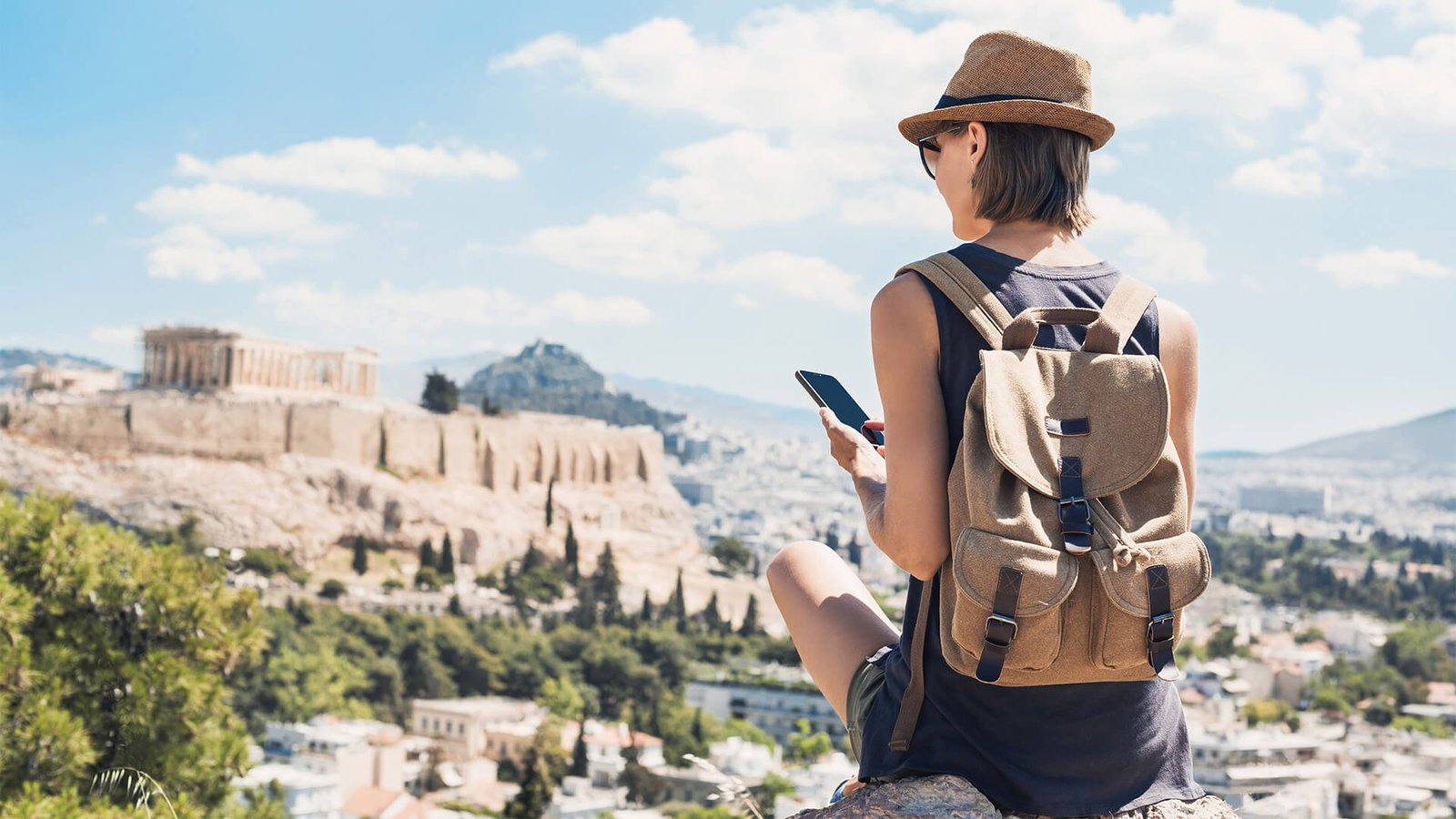 Solo traveler safety tips for exploring the world securely