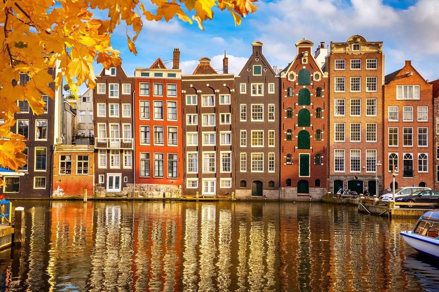 Amsterdam canals, among the safest cities in Europe you must to visit