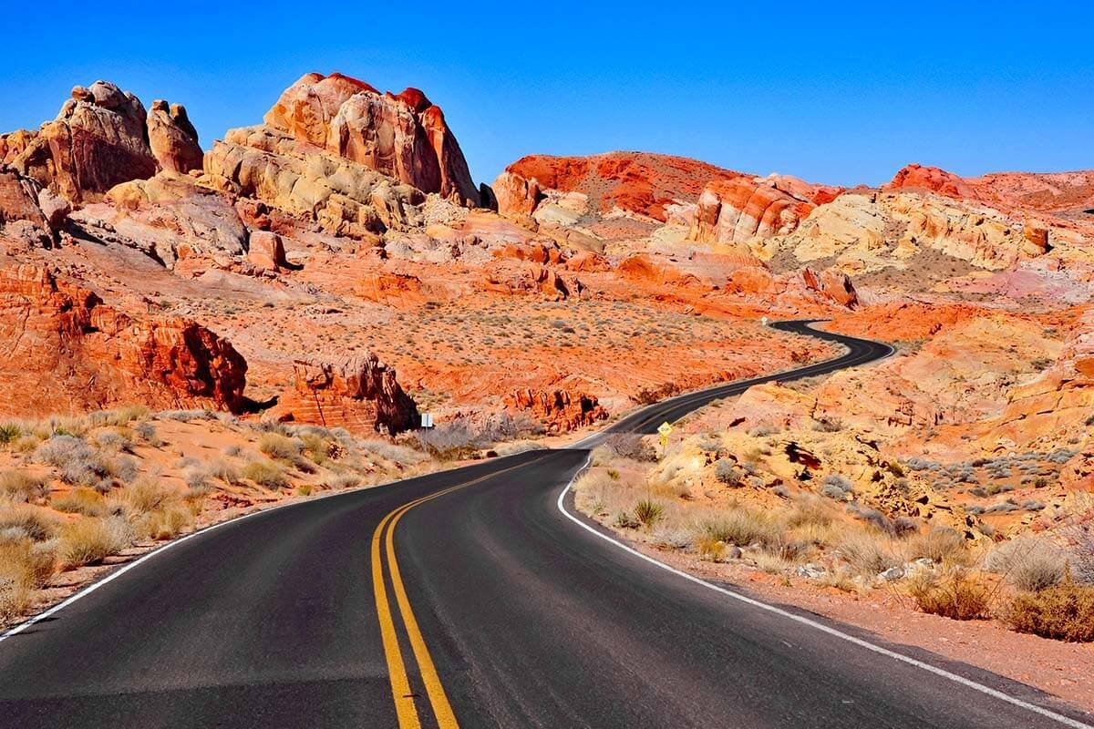 Scenic Red Rock Canyon on Las Vegas day trips