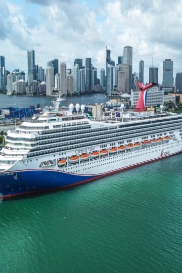 Cruise ship departing Miami for a day trip from Miami to the Bahamas